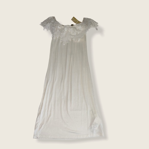 White dress, new with tags - Picture 2 of 2